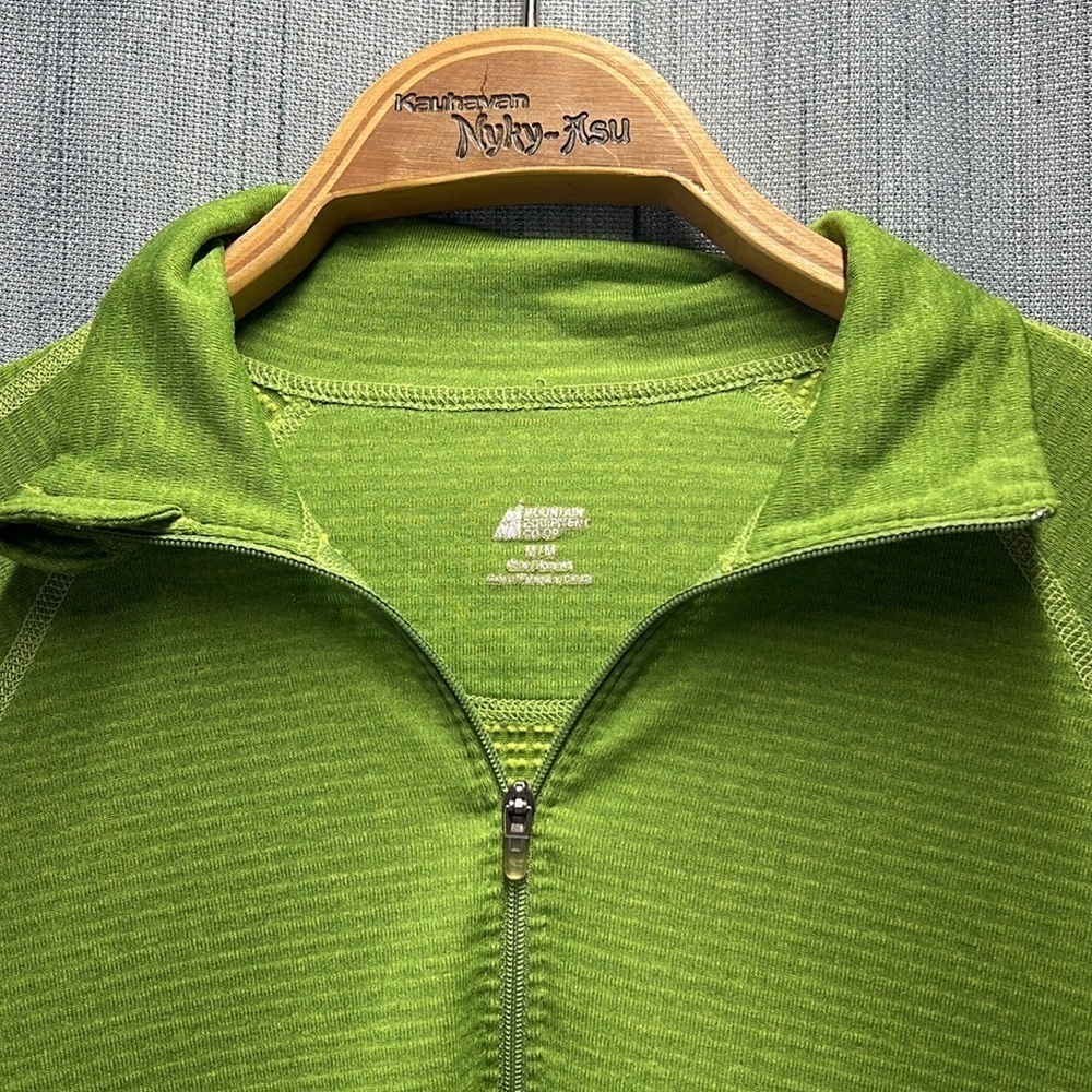 MEC green 1/4 tip long sleeve top size medium - Picture 3 of 9